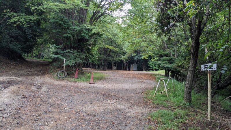 P2表示の看板と入口